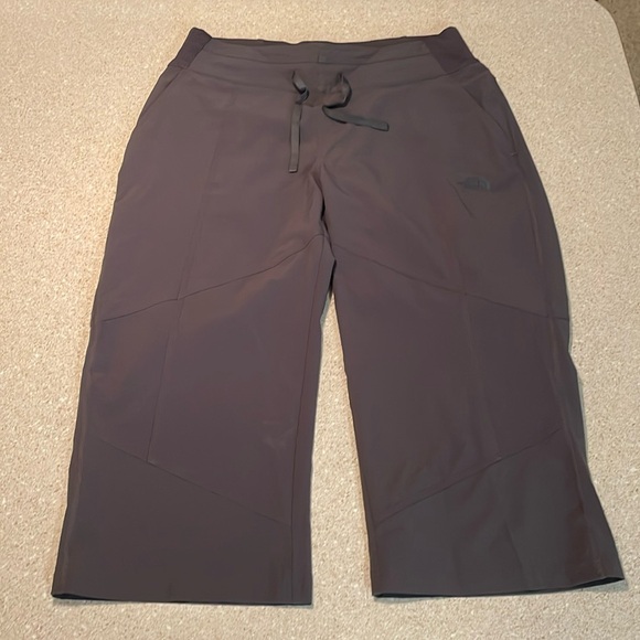 North Face Women’s Outdoor Performance wide leg Capri - Picture 1 of 4